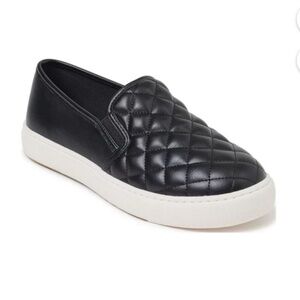 GUESS Black Quilted Leather Sneaker Sz 6 (runs 1/2 size large 6.5)